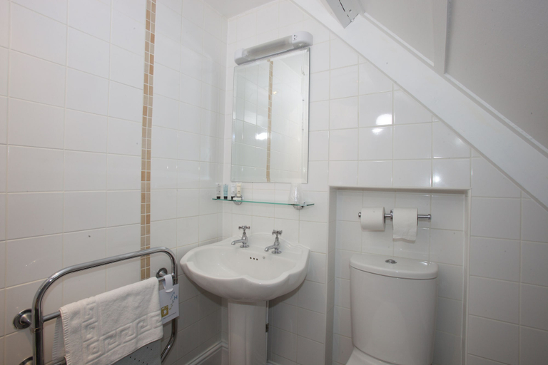 Bathroom 3, Fisherman's Cot, Tiverton by Marston's Inns, Devon