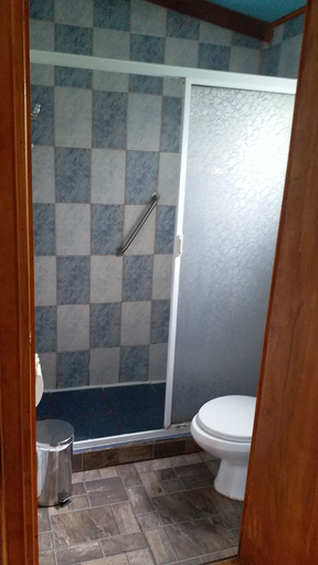 Bathroom 5, Kaimana Inn Hotel Restaurant, ísla de Pascua