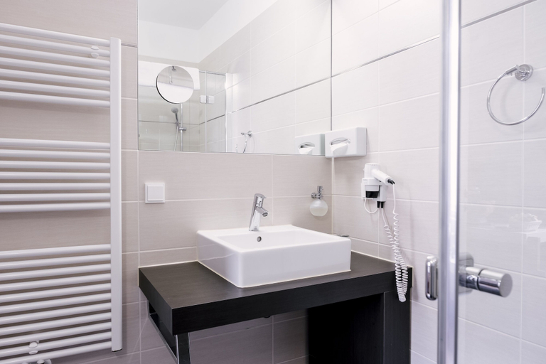 Bathroom 4, Hotel Am Jungfernstieg, Vorpommern-Rügen