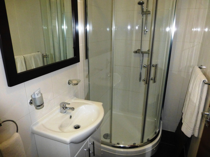 Bathroom 3, Esplanade Hotel - Clacton On Sea (Beachfront Hotel) by OYO, Essex