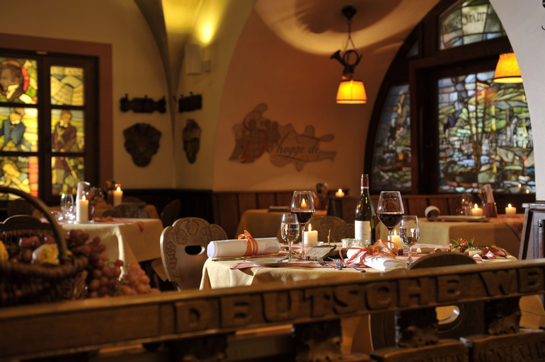 Food & Drinks 4, Rudesheimer Schloss, Rheingau-Taunus-Kreis