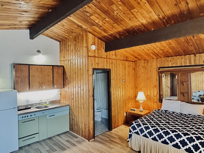 Bedroom 2, Pembina River Inn, Division No. 11