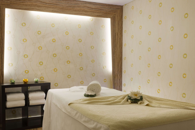 Bedroom 4, Ramada by Wyndham Abu Dhabi Corniche, Abu Dhabi City