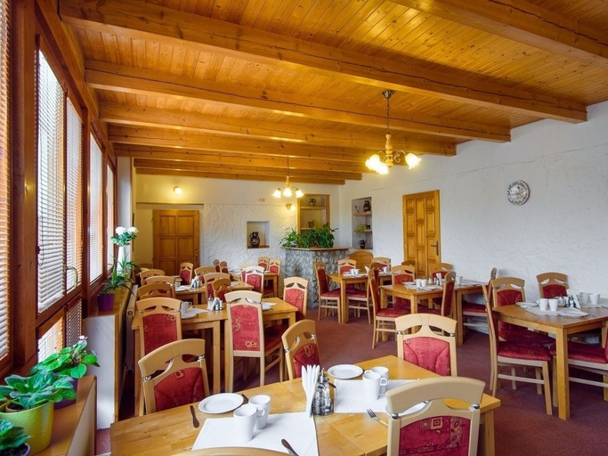 Food & Drinks 5, Hotel Bella, Praha 9
