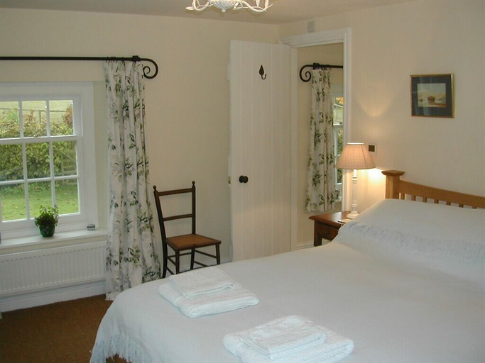 Bedroom 2, Alltybrain Farm Cottages, Powys