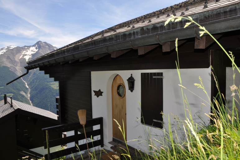 Exterior & Views 2, Polaris, Raron