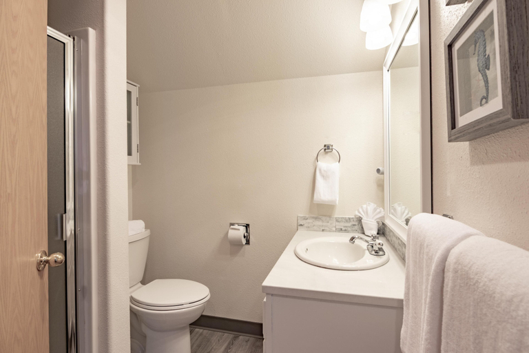 Bedroom 4, Beach Street Getaway- Seaside - Meredith Lodging, Clatsop