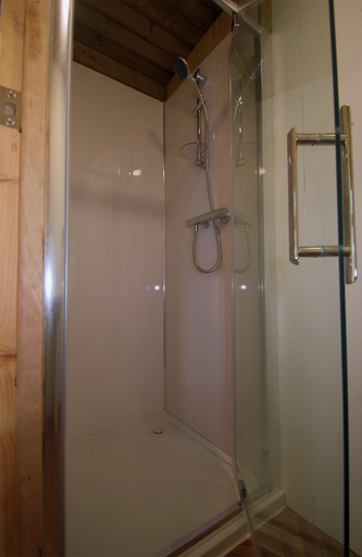 Bathroom 5, Dartmoor Reach Alpaca Farm, Devon