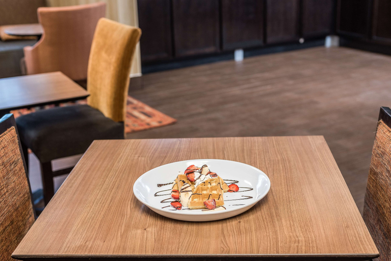 Food & Drinks 5, Hampton Inn Parkersburg-Mineral Wells, Wood