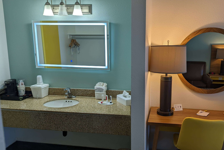 Bathroom 4, Days Inn by Wyndham Lake Havasu, Mohave