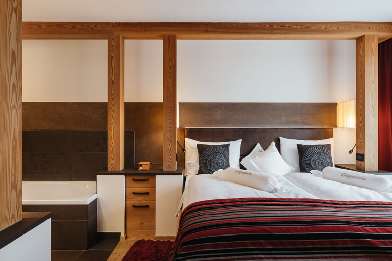 Bedroom 3, Lagació Hotel Mountain Residence, Bolzano