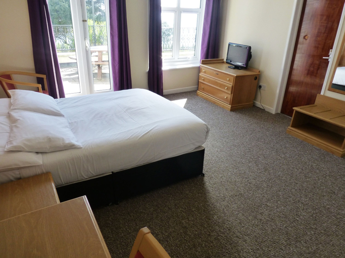 Bedroom 2, Esplanade Hotel - Clacton On Sea (Beachfront Hotel) by OYO, Essex