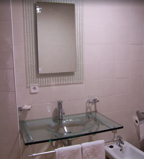 Bathroom 4, Hotel Castillo, Córdoba