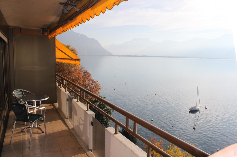 Exterior & Views 27