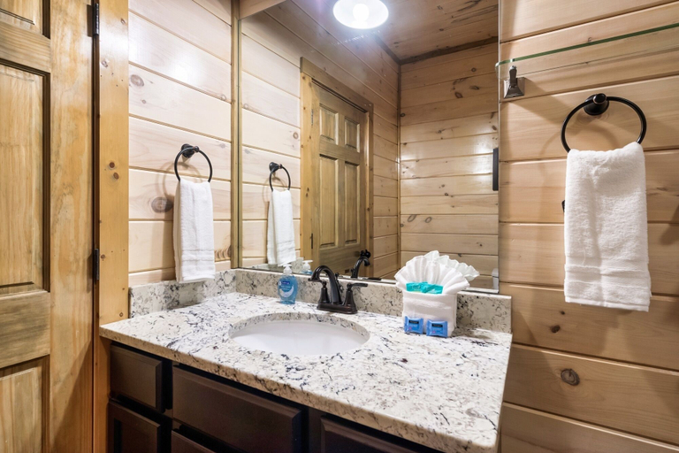 Bathroom 3, Hummingbird Hill Vista- Pool HotTub View, Sevier