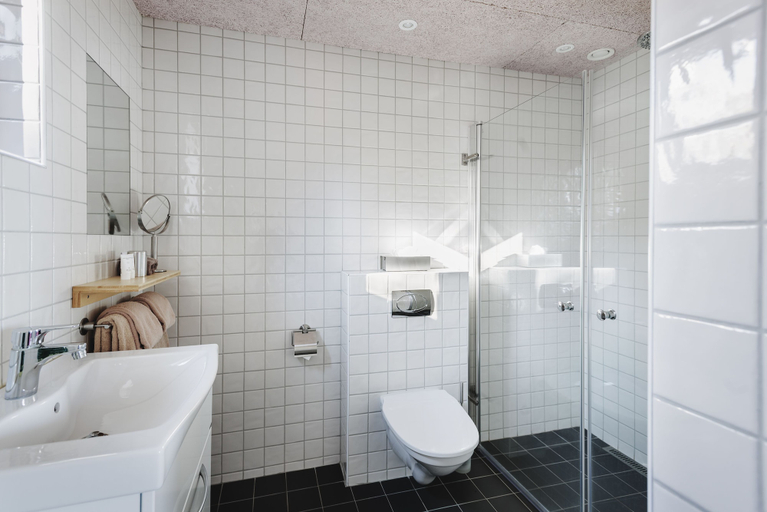 Bathroom 3, Ytterjärna Hotell & Konferens, Södertälje