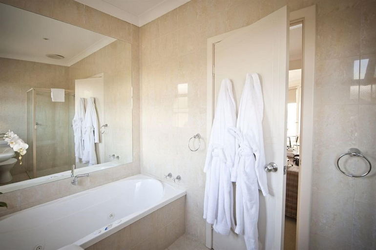 Bathroom 4, The Bluff Resort Apartments, Victor Harbor