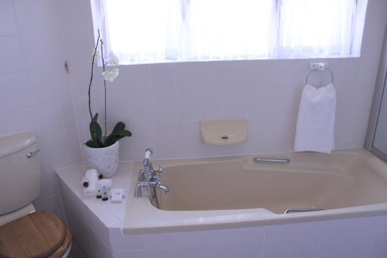 Bathroom 5, Blackwaters River Lodge, Eden