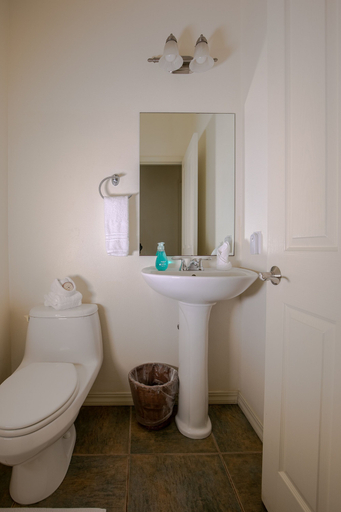 Bathroom 3, Kaiholo Hale, Maui