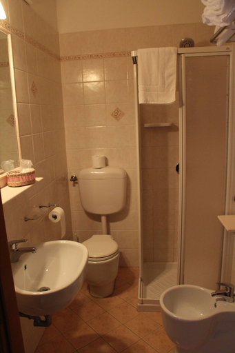 Bathroom 3, Agriturismo La Fraterna, Rovigo