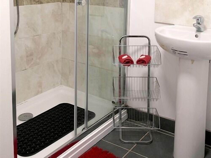Bathroom 3, Sawyers Bed and Breakfast, Cornwall