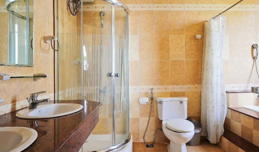 Bathroom 4, Beachfront Hotel, Vũng Tàu