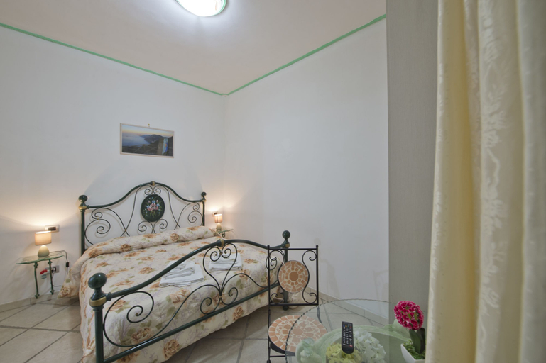 Bedroom 5, Valle degli Dei, Napoli