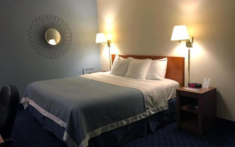 Bedroom 5, Mainstreet Inn, Bucks