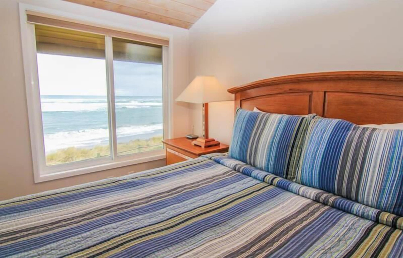 Bedroom 1, Breakers Beach House #7, Tillamook