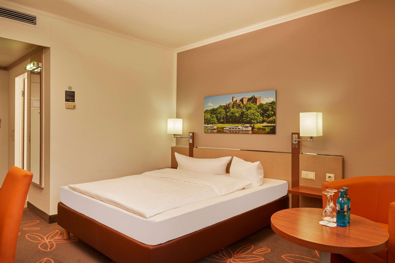 Bedroom 4, H+ Hotel Leipzig-Halle by Sunday Hotels, Saalekreis