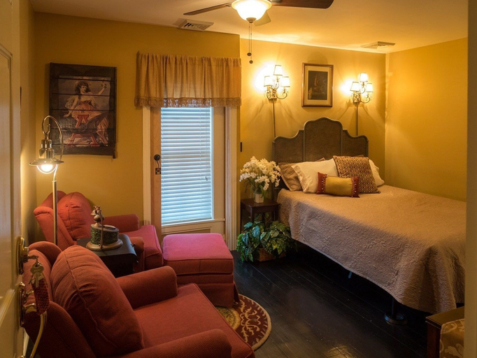 Bedroom 3, Homestead House B&B, Lake