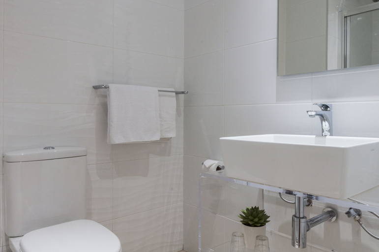 Bathroom 3, Rooms by Alexandra Hotel, St Julian's