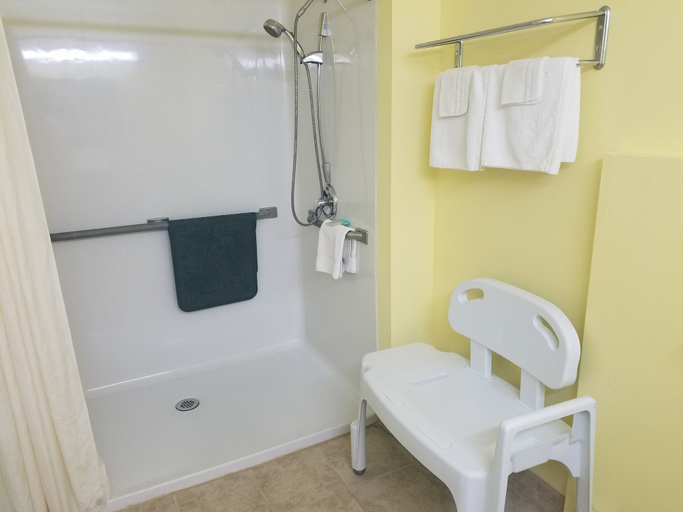 Bathroom 4, Meriwether Country Inn, Meriwether