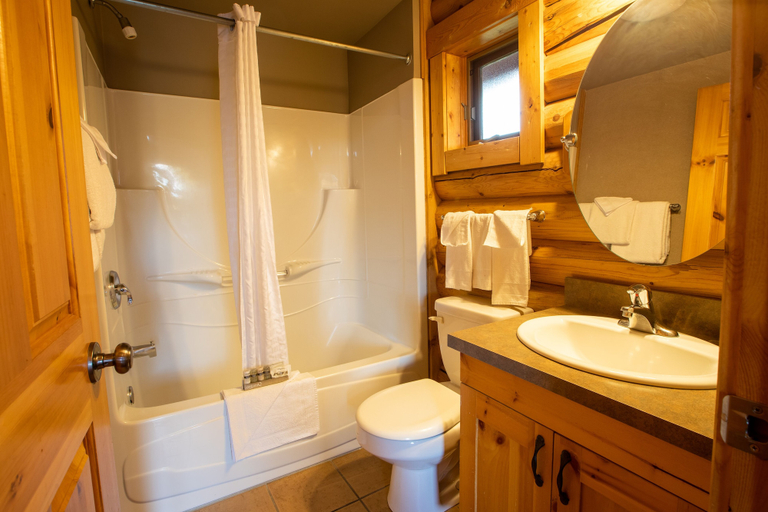 Bathroom 4, Miette Mountain Cabins, Division No. 15
