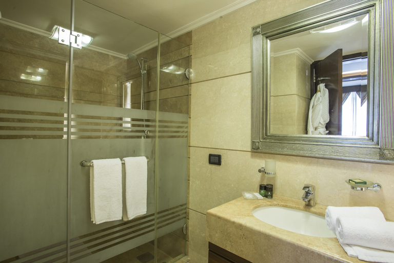 Bathroom 5, Imperial Suites Hotel, Beirut