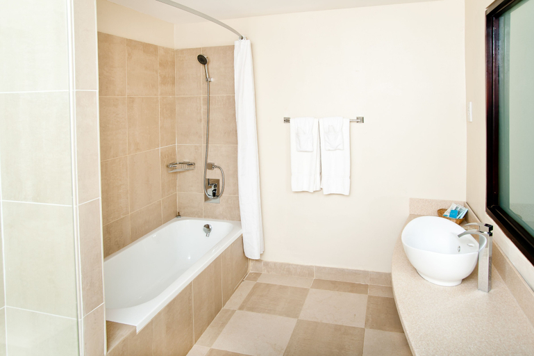 Bathroom 3, Island Inn All Inclusive Hotel