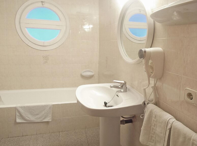 Bathroom 4, Apartamentos Marian, Baleares