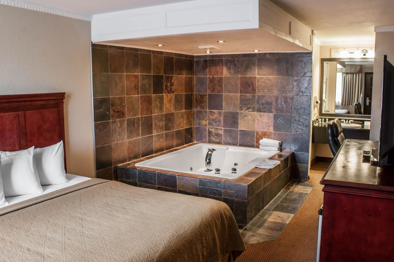 Bathroom 4, Quality Inn & Suites Fife Seattle, Pierce