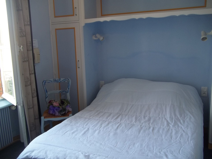 Bedroom 2, Villa les Dunes, Manche