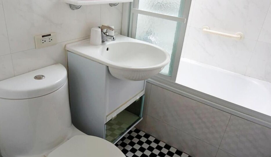 Bathroom 5, Lio Hotel, Taipei City