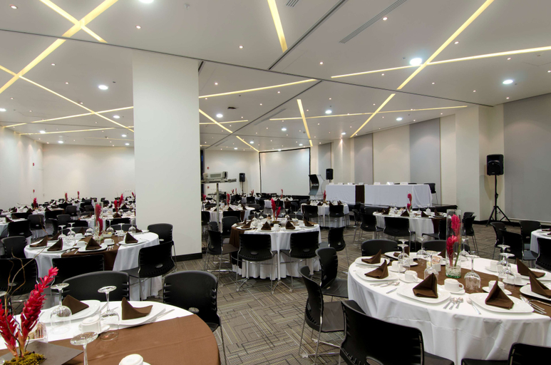 Food & Drinks 5, Ramada Encore By Wyndham Aguascalientes, Aguascalientes