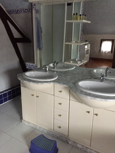 Bathroom 5, Chez Fred et Cécile, Aisne