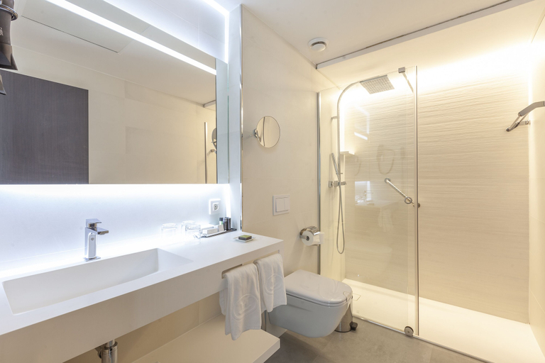 Bathroom 4, Hotel Liabeny, Madrid
