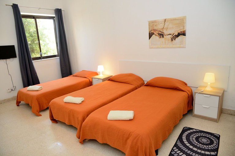 Bedroom 4, White Star