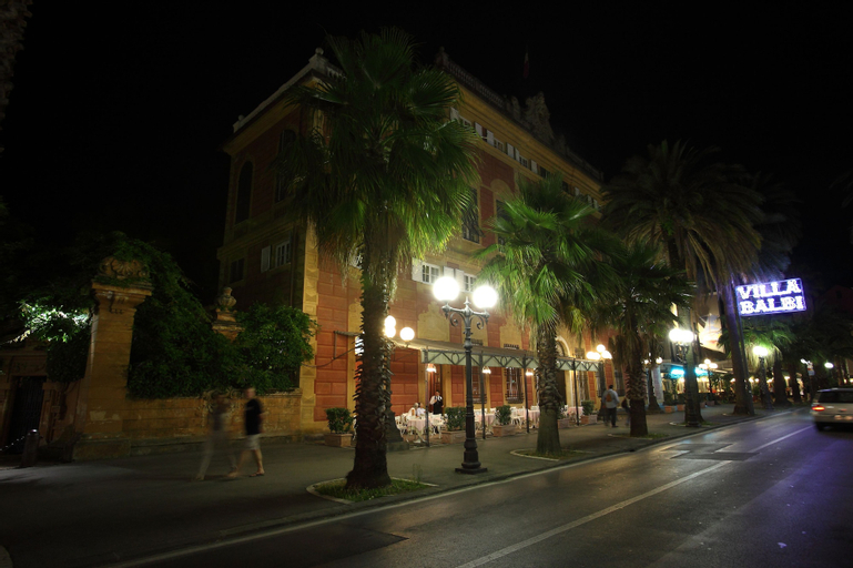 Exterior & Views 12