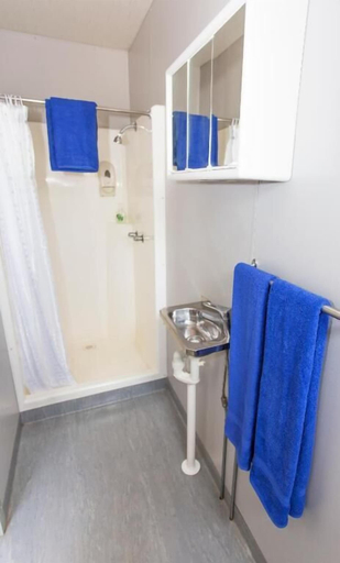 Bathroom 4, Skippers at Dundee, Cox-Finniss