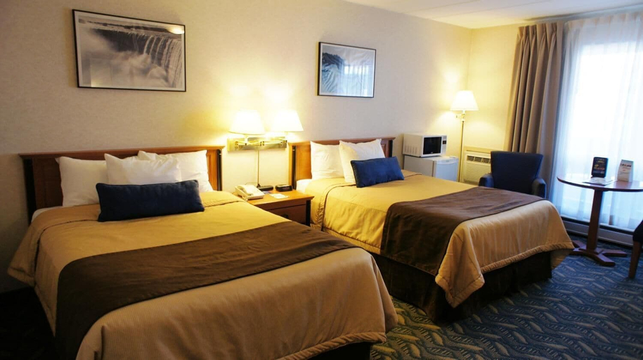 Bedroom 4, Travelodge by Wyndham Niagara Falls at the Falls, Niagara