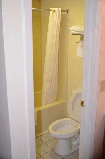 Bathroom 3, River Place Inn, Sevier