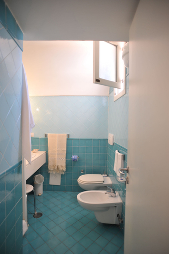 Bathroom 3, La Casa sul Mare, Napoli