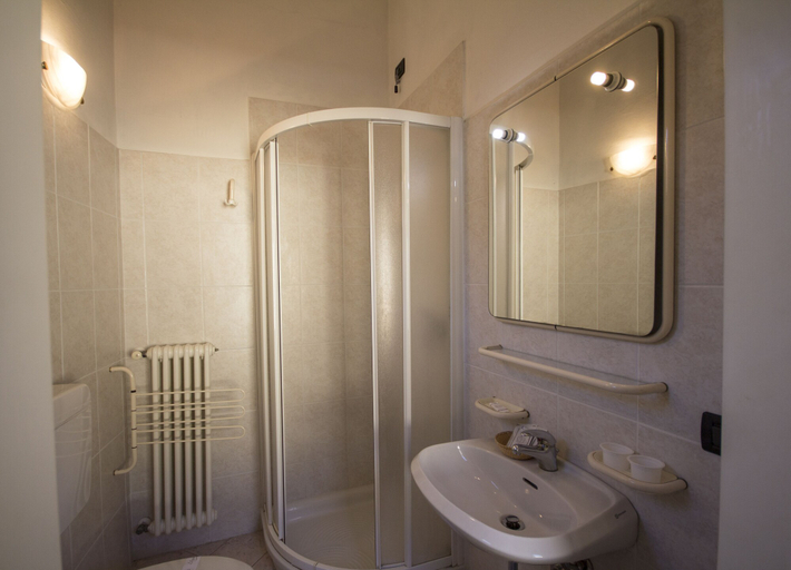 Bathroom 4, Albergo Sala, Como